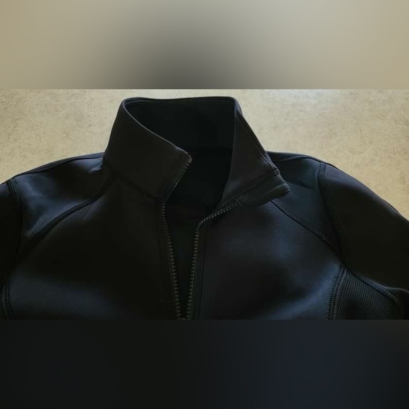 Lululemon front and centre jacket - Picture 9 of 10